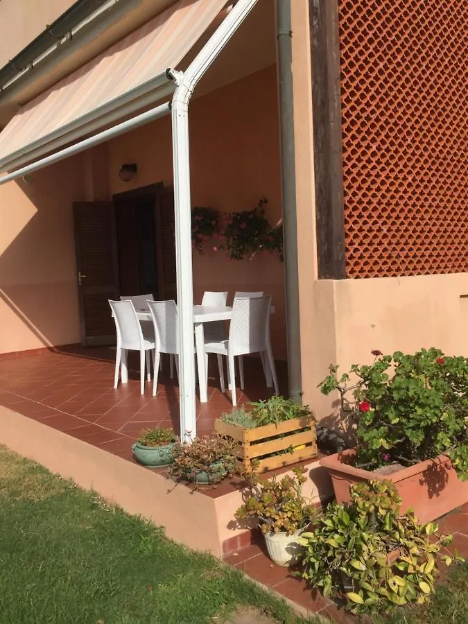 La Casa Sotto La Torre Vila Chia Itália